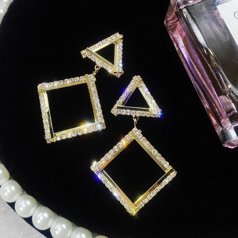 Gorgeous gold sparkling earrings 🤩